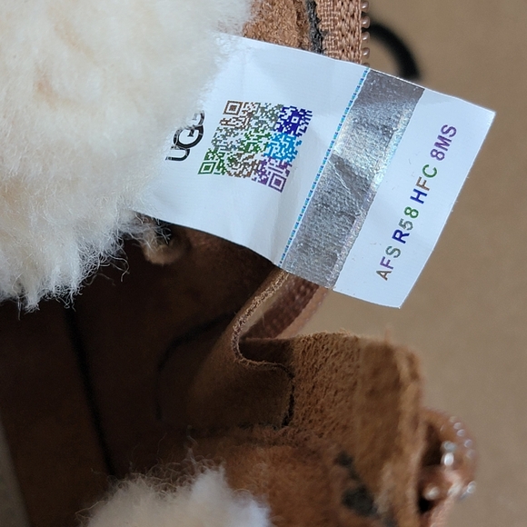 UGG Kid's Ashton Addie Waterproof Boot - Picture 9 of 13